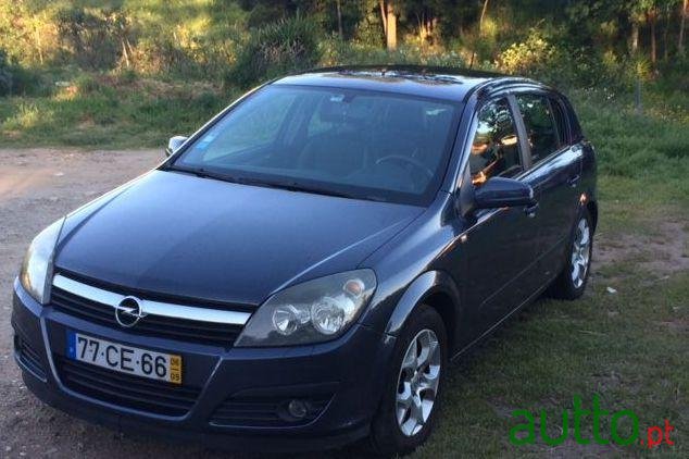 2006' Opel Astra photo #2