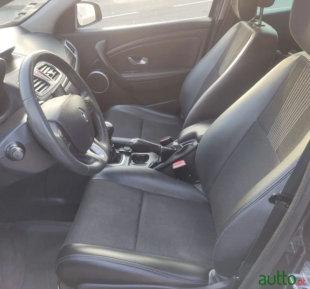 2009' Renault Megane photo #4