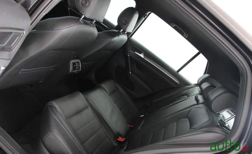 2019' Volkswagen Golf photo #6