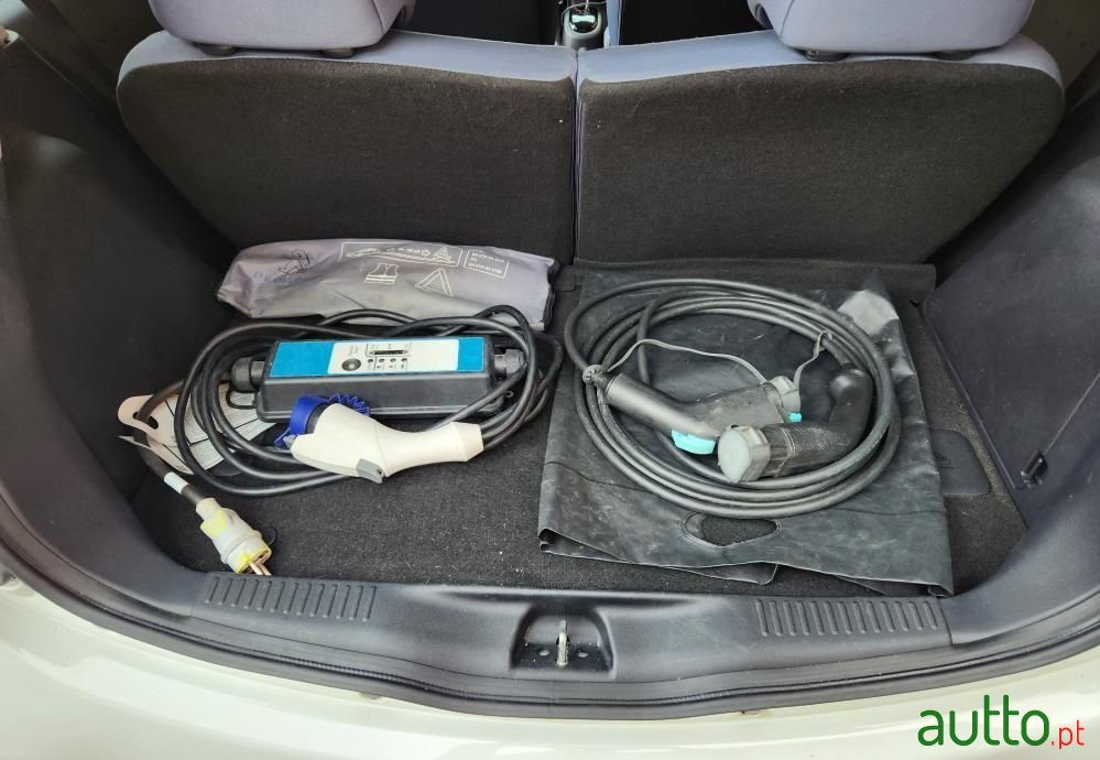 2015' Peugeot iOn Active photo #2