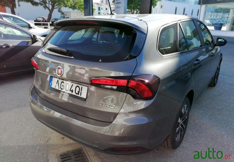 2021' Fiat Tipo Station Wagon photo #6