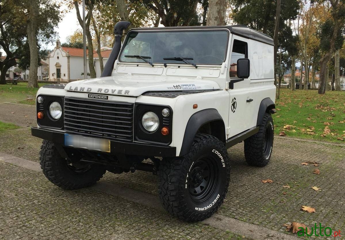 2005' Land Rover Defender 90 td5 photo #1