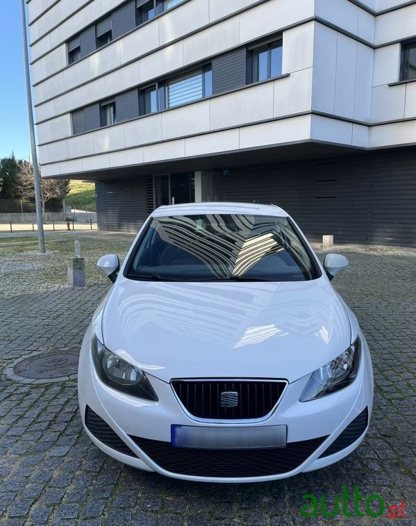 2010' SEAT Ibiza photo #3