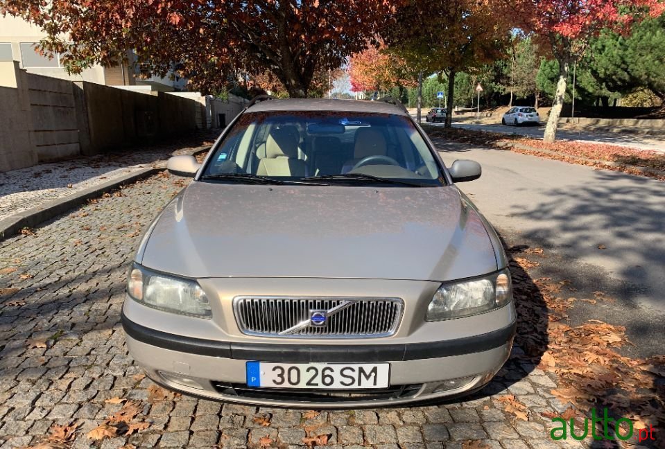 2001' Volvo V70 photo #3