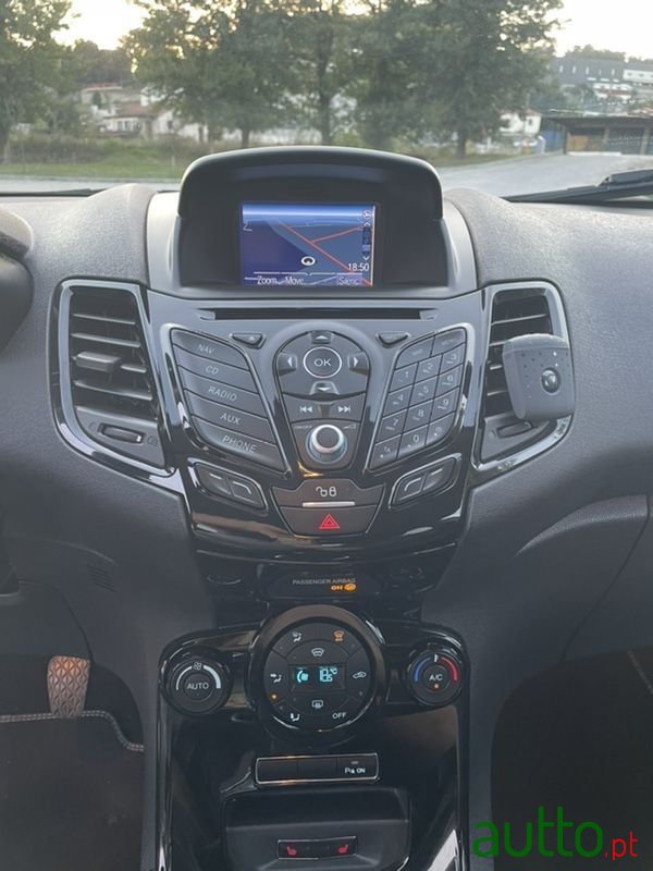 2016' Ford Fiesta photo #6