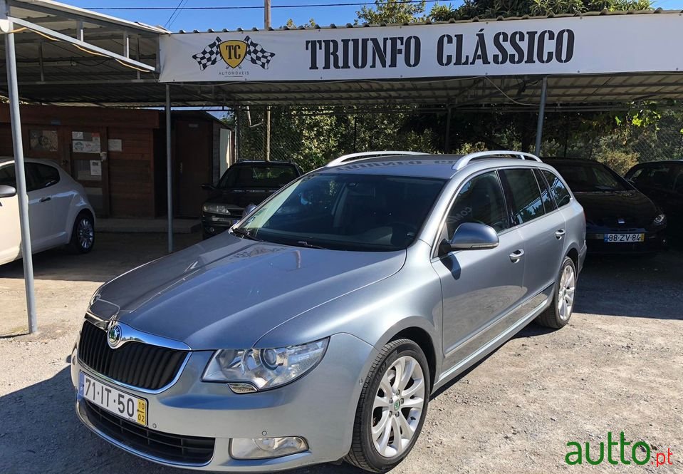 2010' Skoda Superb Break photo #1