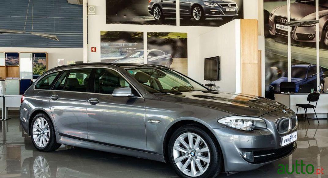 2011' BMW 520 Touring photo #4