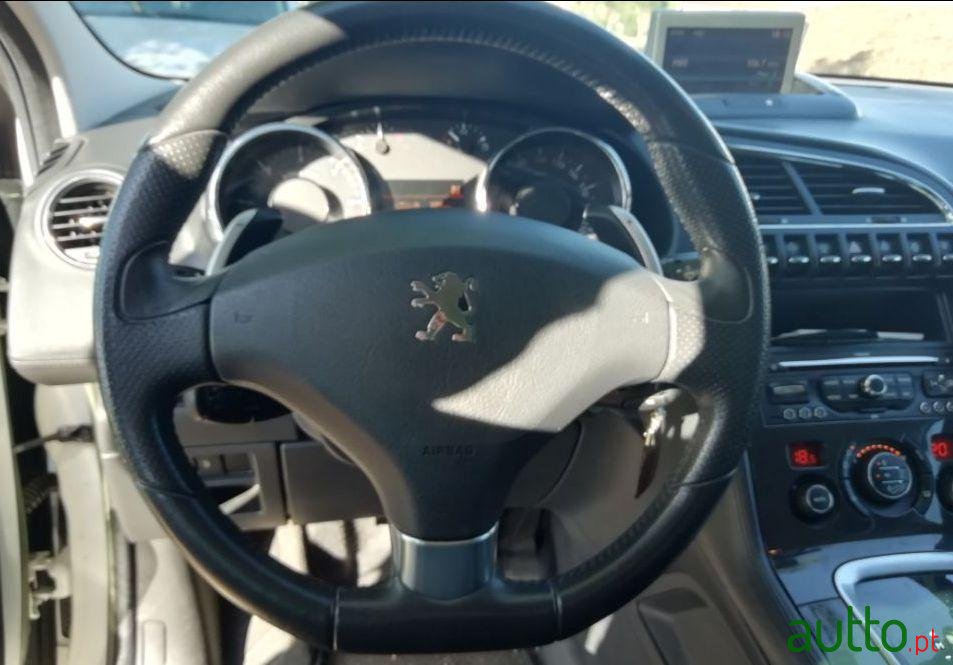 2011' Peugeot 3008 Allure photo #1