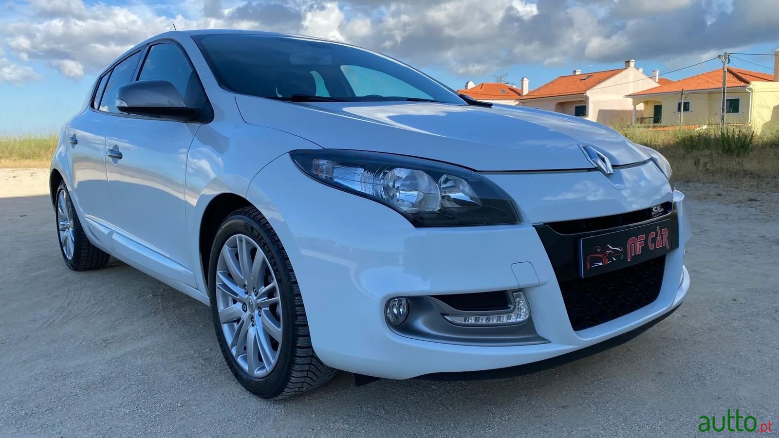 2013' Renault Megane photo #1