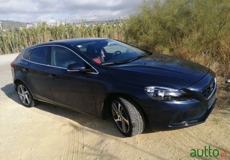 2015' Volvo V40 photo #1