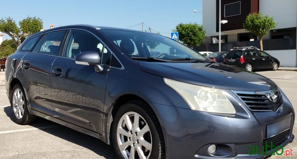 2010' Toyota Avensis Sw photo #2