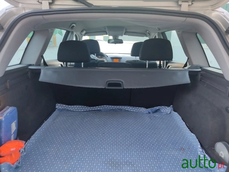 2008' Opel Astra Caravan photo #3