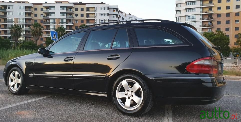 2005' Mercedes-Benz E 220 photo #2