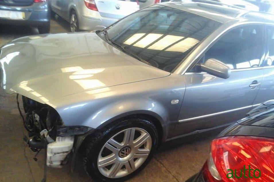 2003' Volkswagen Passat Variant photo #1