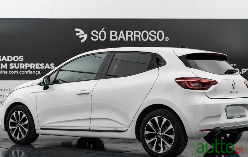 2021' Renault Clio photo #3