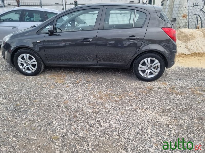 2014' Opel Corsa photo #5