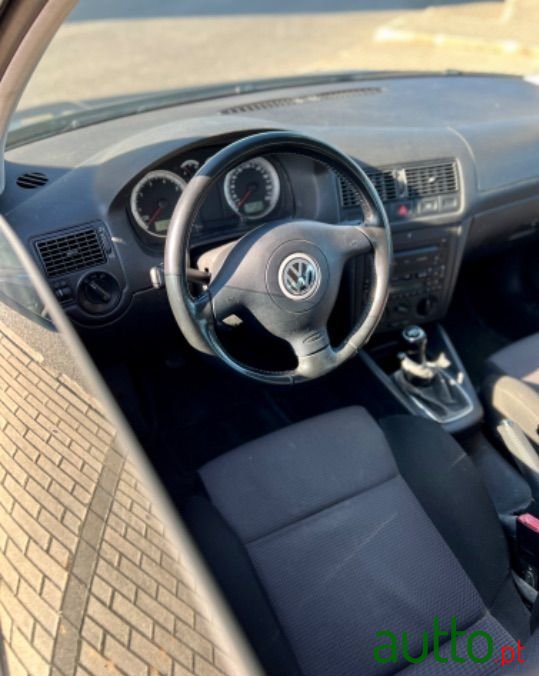 2002' Volkswagen Golf Variant photo #2