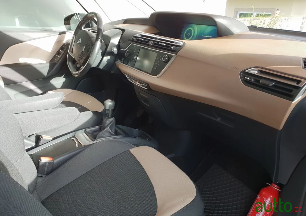 2014' Citroen C4 Picasso photo #3