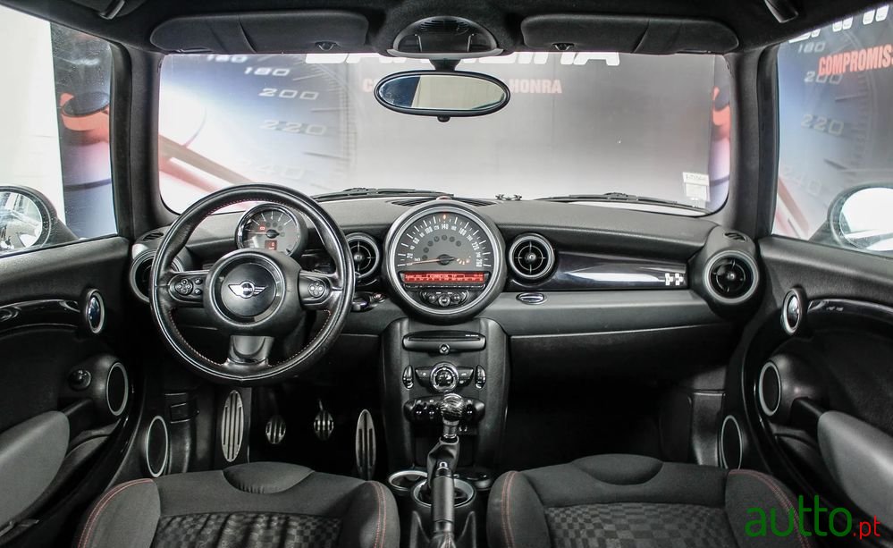2011' MINI Clubman John Cooper Works photo #3