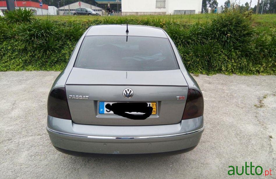 2001' Volkswagen Passat photo #4