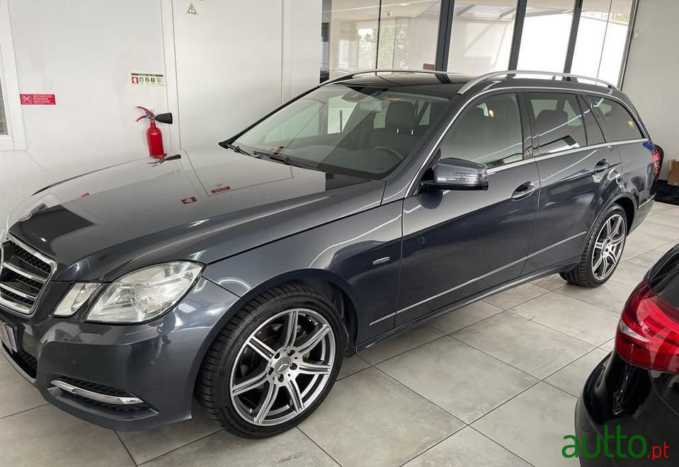 2012' Mercedes-Benz E-220 photo #4