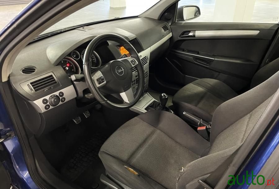 2007' Opel Astra Caravan photo #6