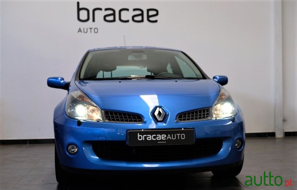 2009' Renault Clio Sport photo #2