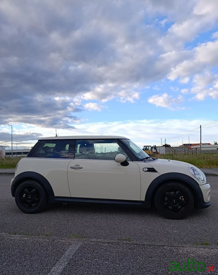 2011' MINI Coupé Cooper Sd photo #4