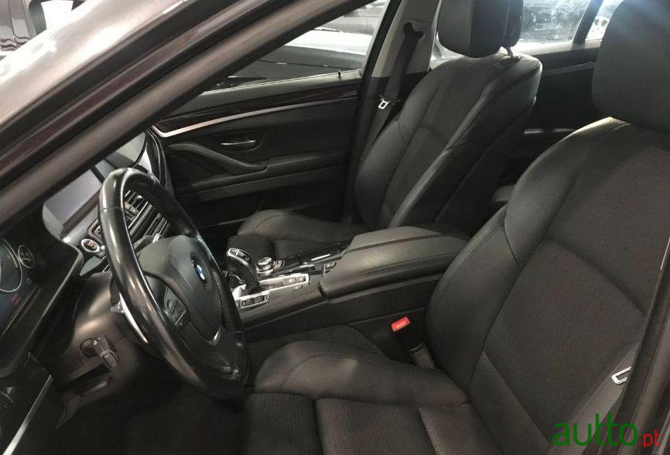 2011' BMW 520 D photo #1