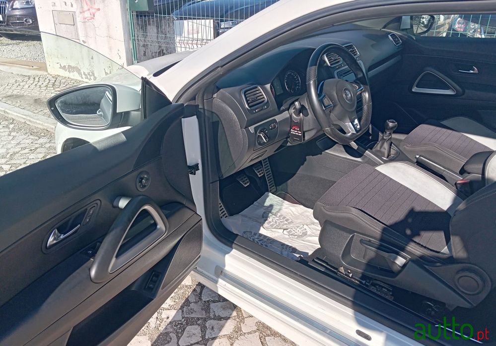 2010' Volkswagen Scirocco 2.0 Tdi R-Line photo #6