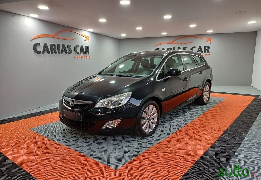 2012' Opel Astra Sports Tourer photo #1