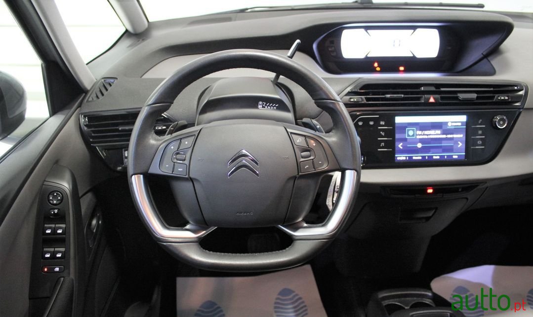 2017' Citroen C4 Grand Picasso photo #4