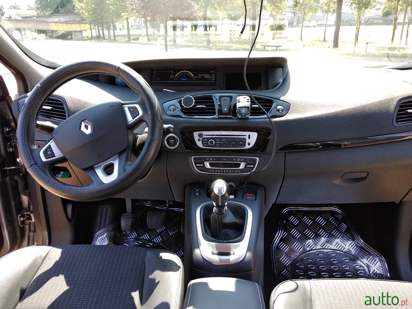2012' Renault Grand Scenic photo #1