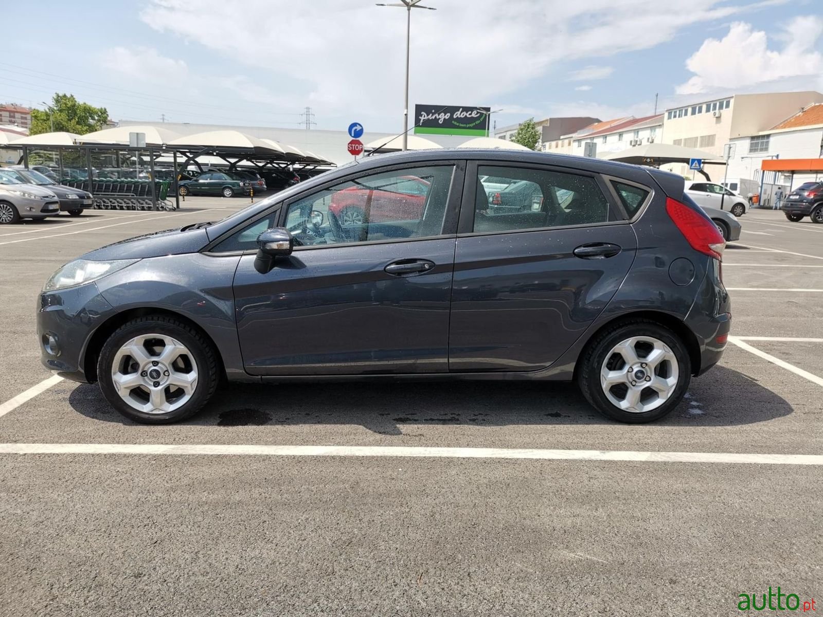 2010' Ford Fiesta photo #5