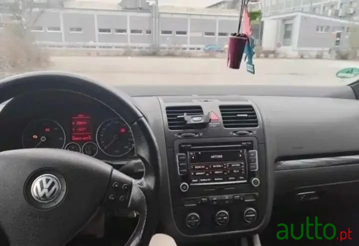 2006' Volkswagen Golf photo #3