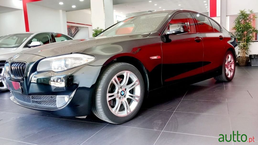 2011' BMW 520 photo #2