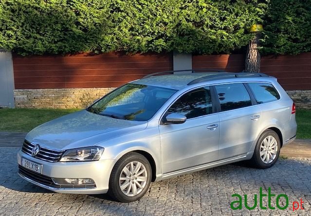 2011' Volkswagen Passat photo #1