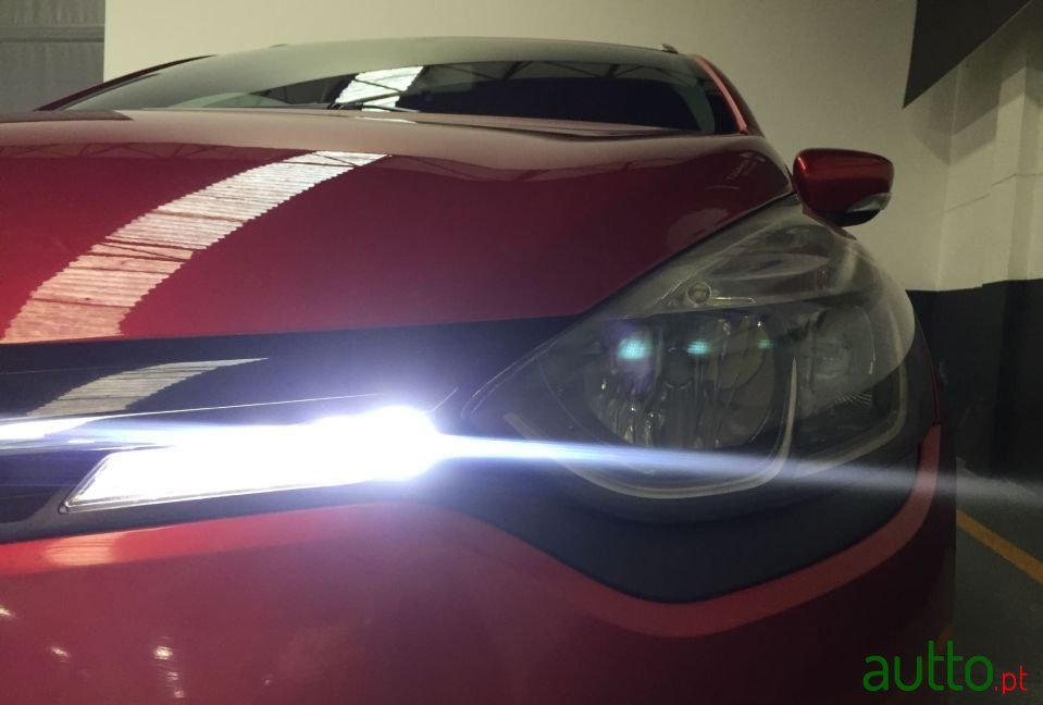 2014' Renault Clio Sport Tourer photo #5