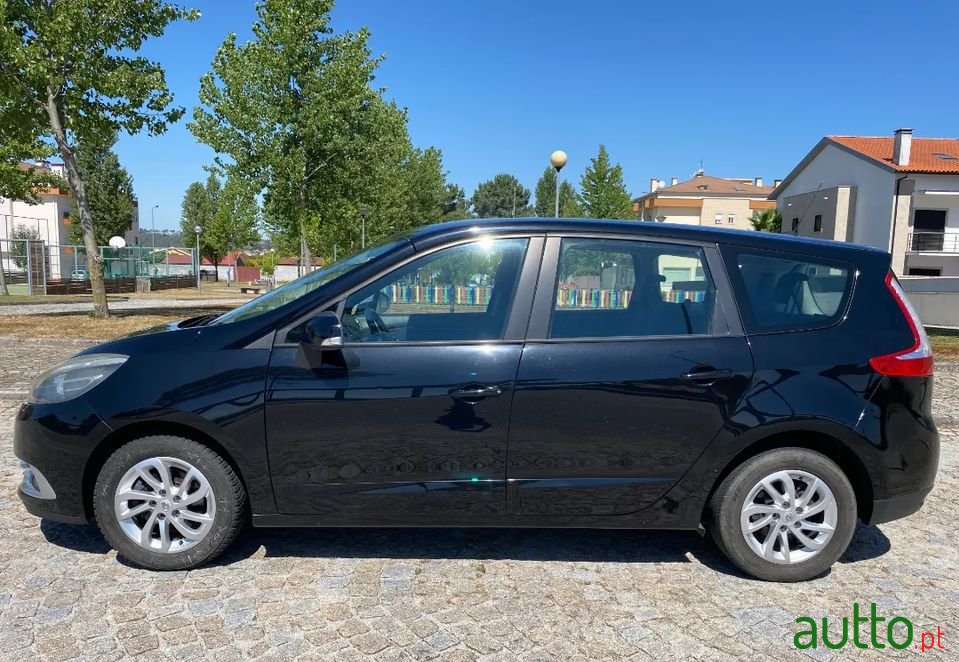 2013' Renault Grand Scenic photo #3