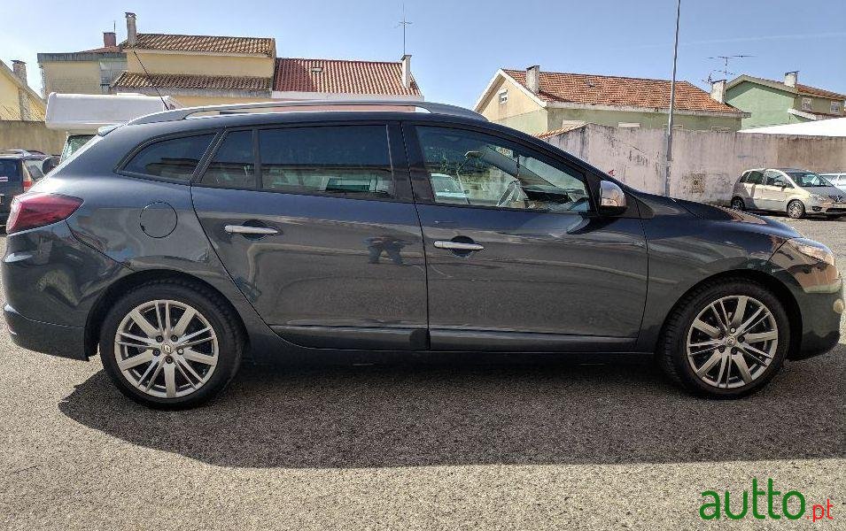 2012' Renault Megane Sport Tourer photo #6