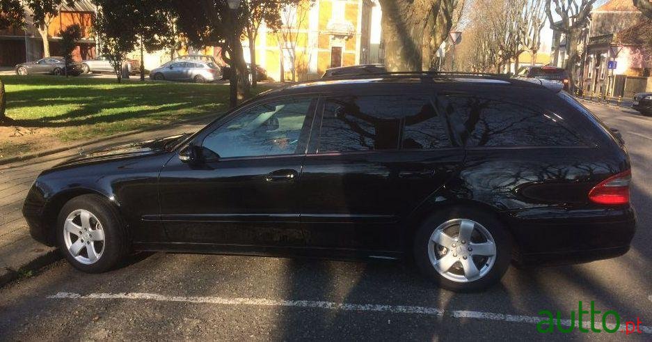 2009' Mercedes-Benz E-200 Cdi Classic Aut photo #1