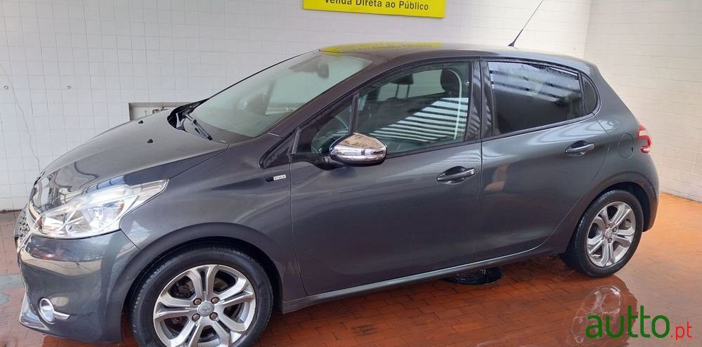 2015' Peugeot 208 photo #2