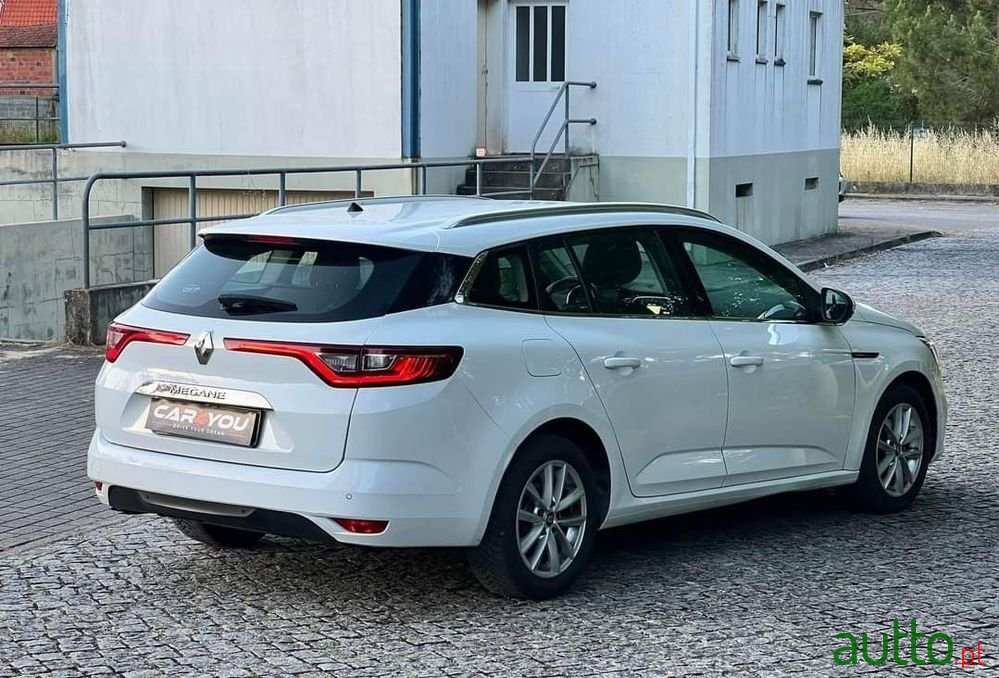 2019' Renault Mégane Sport Tourer photo #2