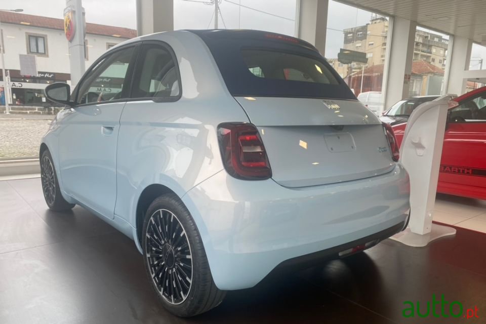 2022' Fiat 500E photo #2