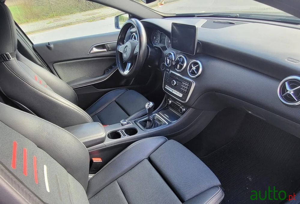 2016' Mercedes-Benz Classe A photo #4
