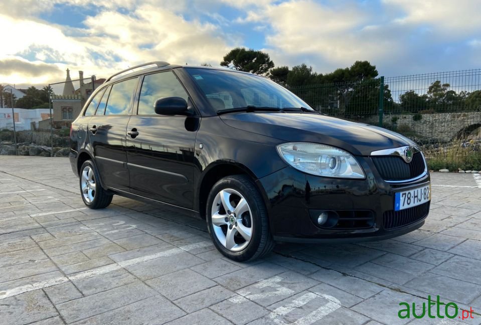 2009' Skoda Fabia Break photo #3