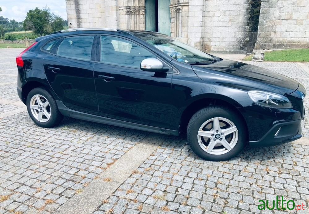 2014' Volvo V40 Cross Country photo #1
