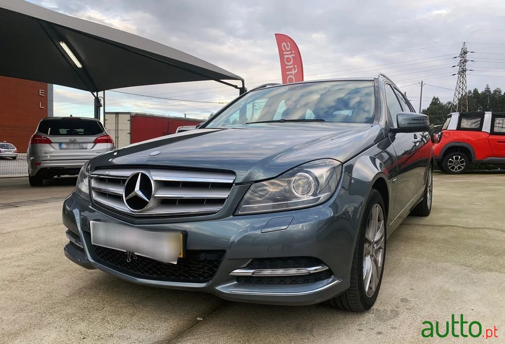 2011' Mercedes-Benz C 200 photo #3