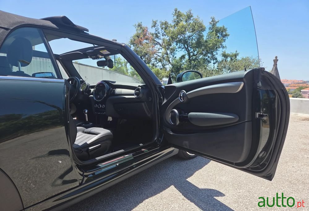 2019' MINI John Cooper Works photo #5