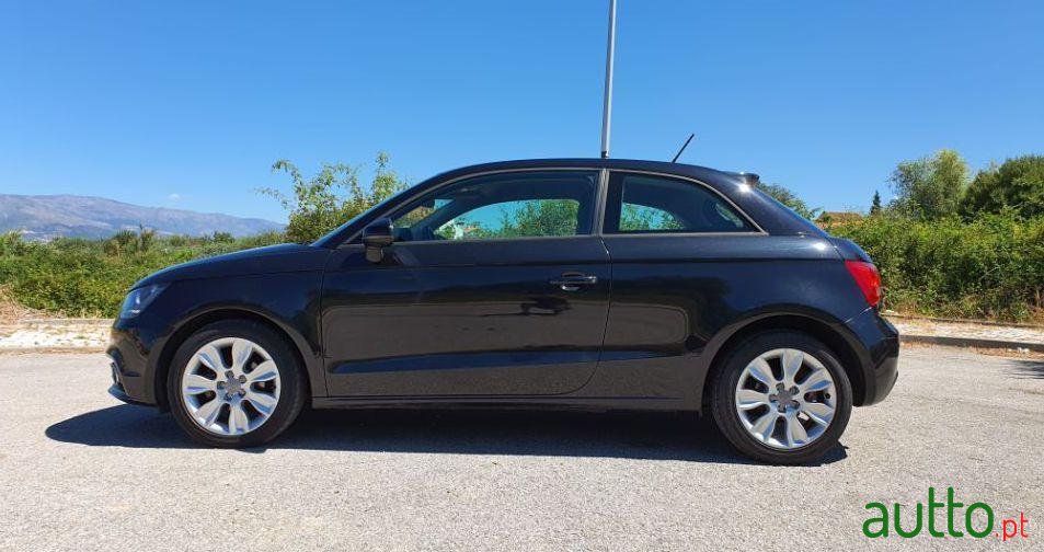 2011' Audi A1 Sportback photo #1